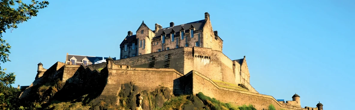 Luxury and Charm: Best Accommodations Near Edinburgh Castle
