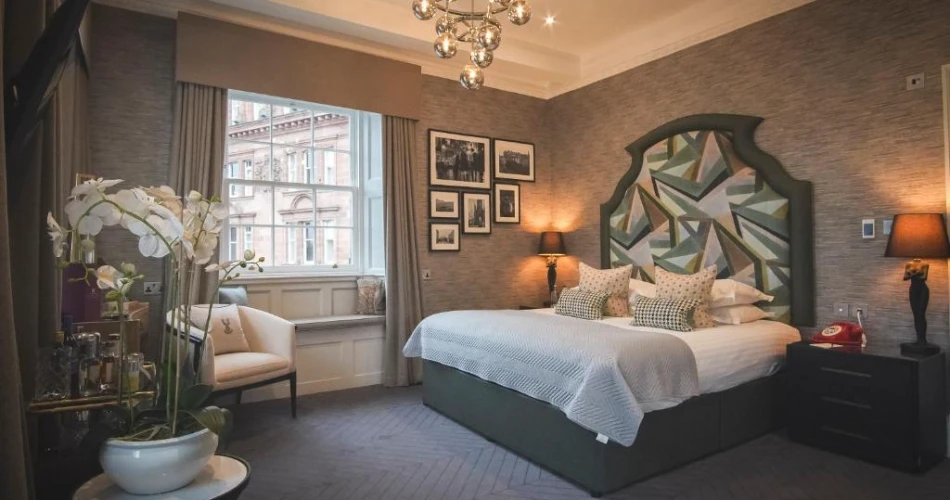 Luxury and Charm: Best Accommodations Near Edinburgh Castle