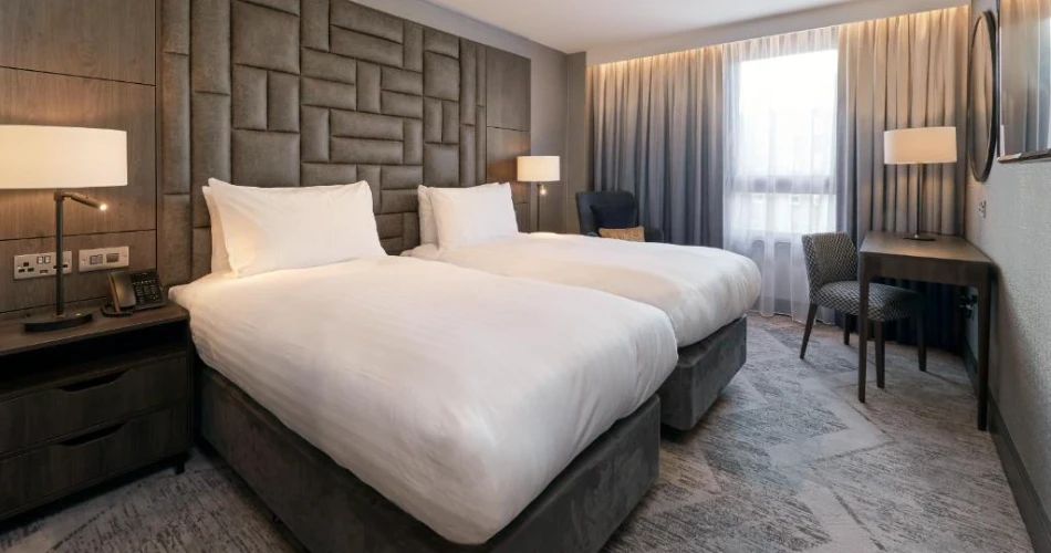 Luxury and Charm: Best Accommodations Near Edinburgh Castle