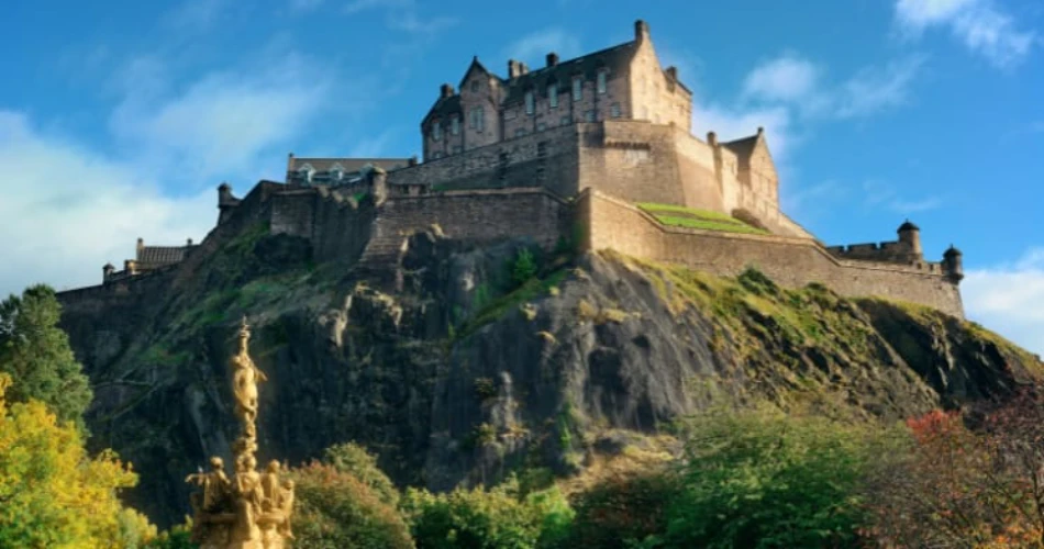 Luxury and Charm: Best Accommodations Near Edinburgh Castle