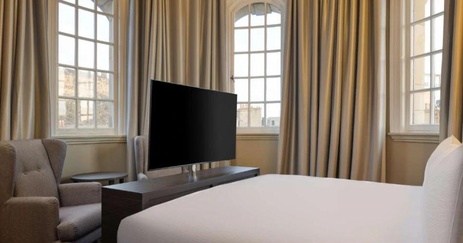 Luxury and Charm: Best Accommodations Near Edinburgh Castle