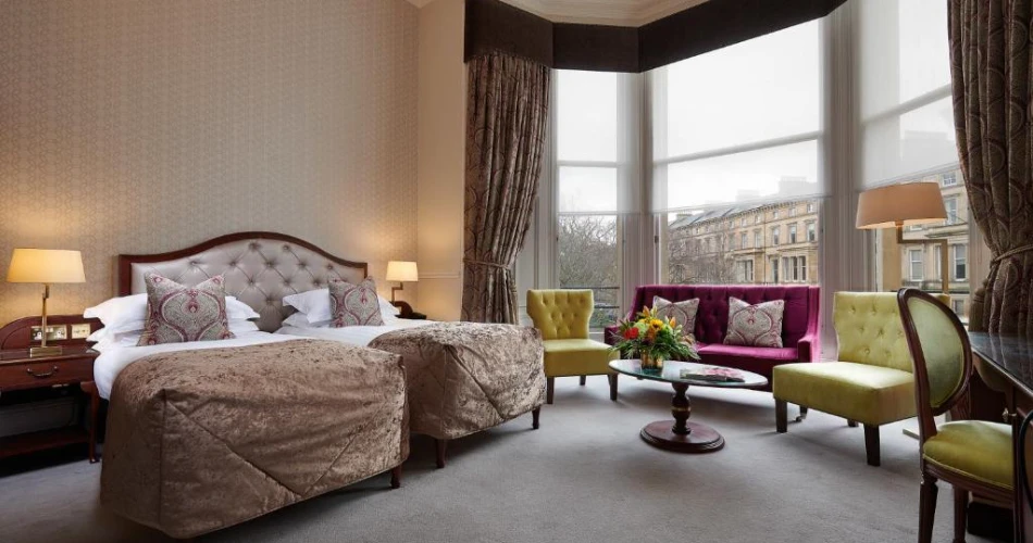 Luxury and Charm: Best Accommodations Near Edinburgh Castle