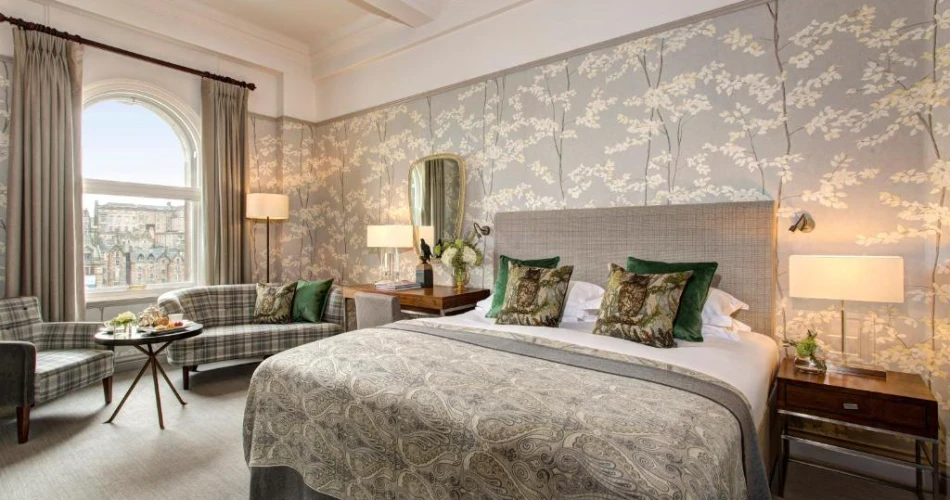 Luxury and Charm: Best Accommodations Near Edinburgh Castle