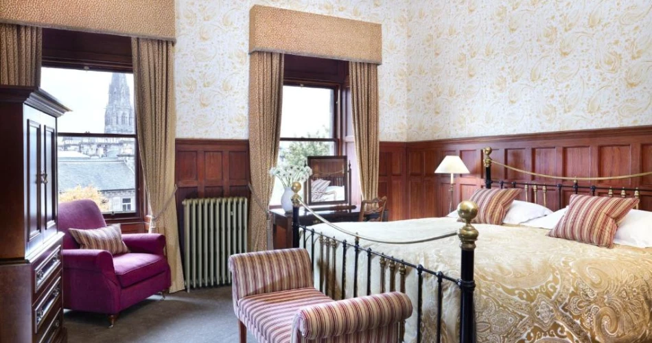 Top 14 Hotels Near Edinburgh Castle: Stay in the Heart of History