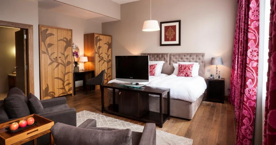 Top 14 Hotels Near Edinburgh Castle: Stay in the Heart of History