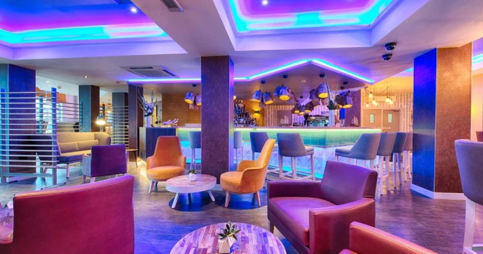 Park and Unwind: Hotels Near Edinburgh Castle Offering Hassle-Free Parking