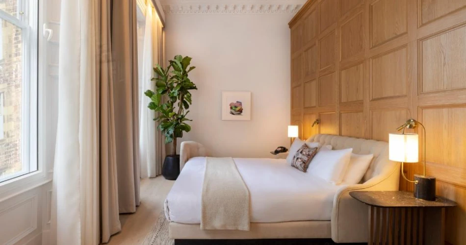 Park and Unwind: Hotels Near Edinburgh Castle Offering Hassle-Free Parking