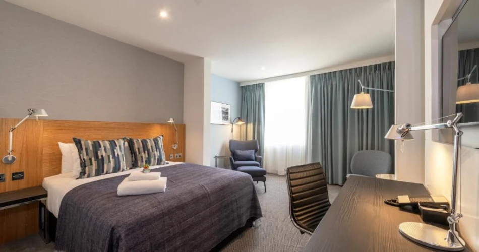 Park and Unwind: Hotels Near Edinburgh Castle Offering Hassle-Free Parking