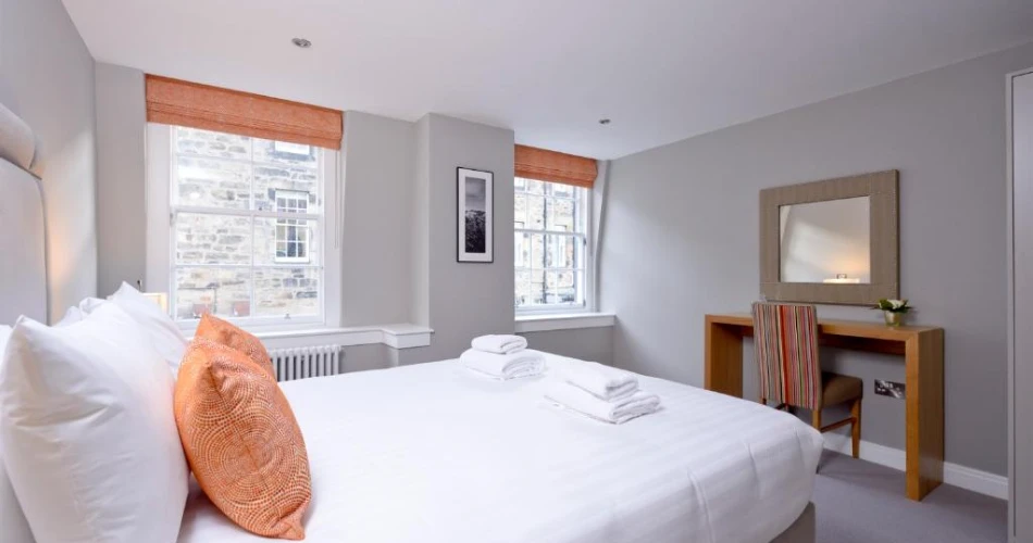 Castle Dreams on Any Budget: Luxury Hotels with Breathtaking Views and Affordable Stays Within Walking Distance of Edinburgh Castle