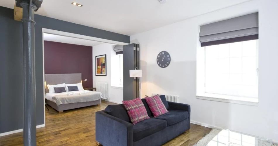 Castle Dreams on Any Budget: Luxury Hotels with Breathtaking Views and Affordable Stays Within Walking Distance of Edinburgh Castle