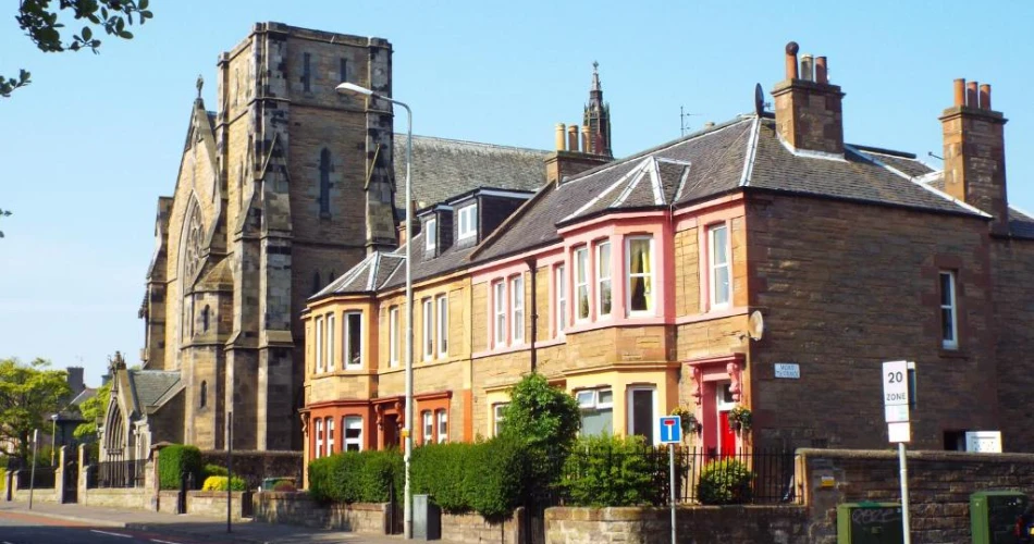 Castle Dreams on Any Budget: Luxury Hotels with Breathtaking Views and Affordable Stays Within Walking Distance of Edinburgh Castle