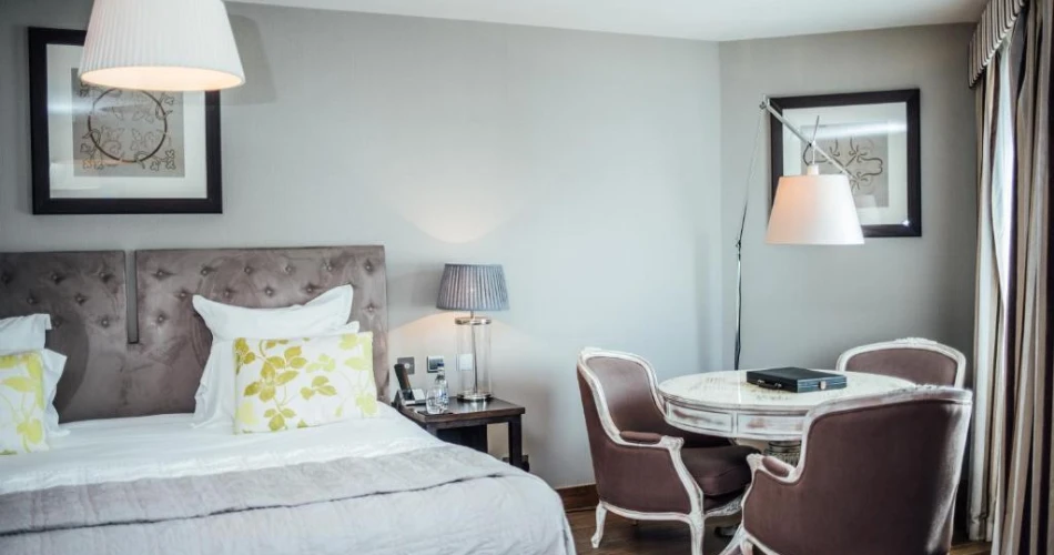The Ultimate Guide to Hotels Near Buckingham Palace for Every Traveler