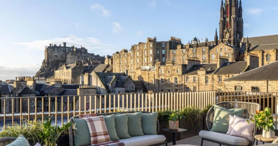 The Ultimate Guide to Hotels Near Buckingham Palace for Every Traveler