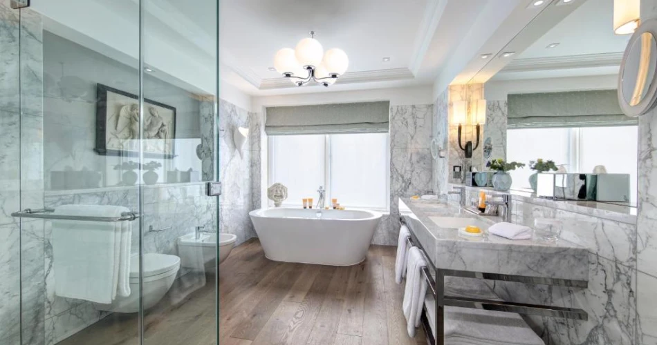 The Ultimate Guide to Hotels Near Buckingham Palace for Every Traveler
