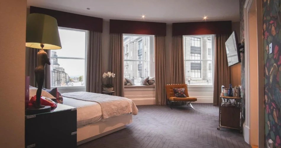 The Ultimate Guide to Hotels Near Buckingham Palace for Every Traveler