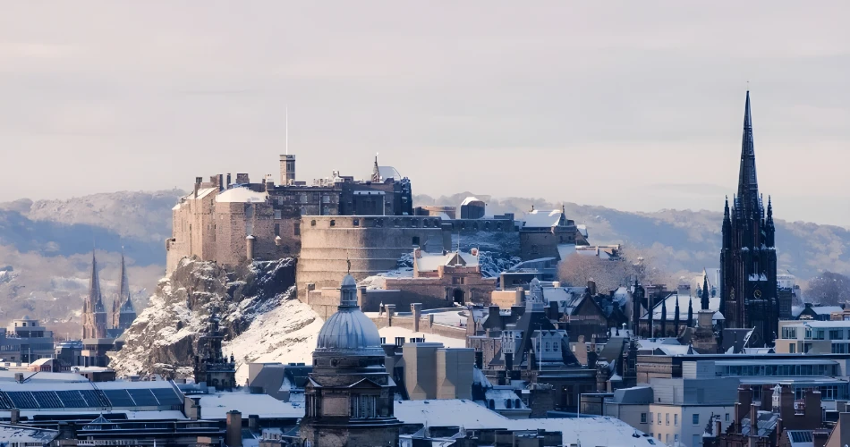 Luxury Stays Near Edinburgh Castle: Indulge in Style and History