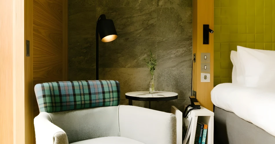 Luxury Stays Near Edinburgh Castle: Indulge in Style and History