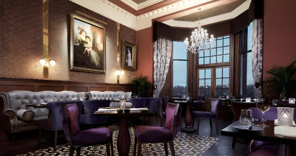 Luxury Stays Near Edinburgh Castle: Indulge in Style and History