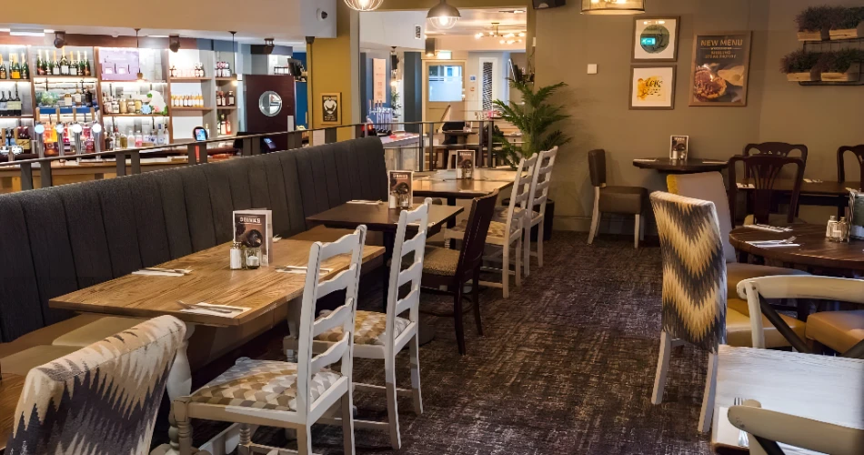 Luxury Stays Near Edinburgh Castle: Indulge in Style and History