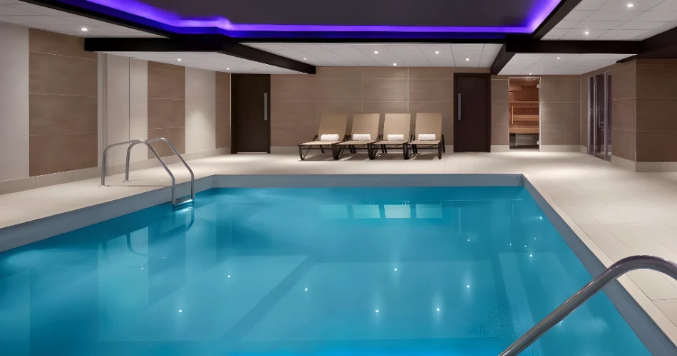 Luxury Stays Near Edinburgh Castle: Indulge in Style and History