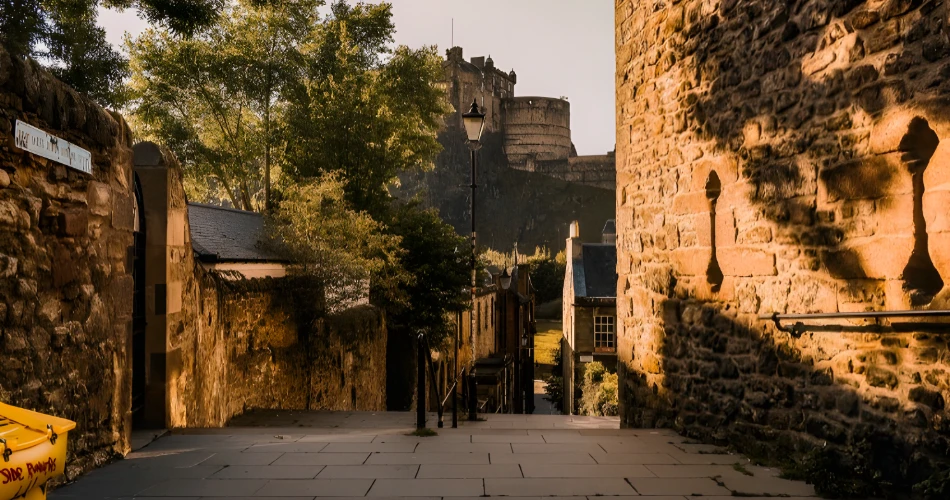 Romantic Escapes: Cozy Hotels Near Edinburgh Castle for Couples