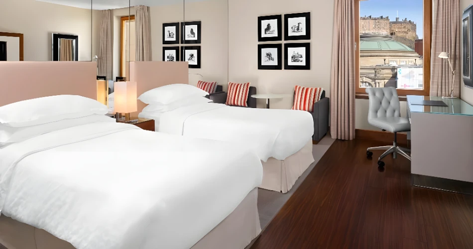 Romantic Escapes: Cozy Hotels Near Edinburgh Castle for Couples