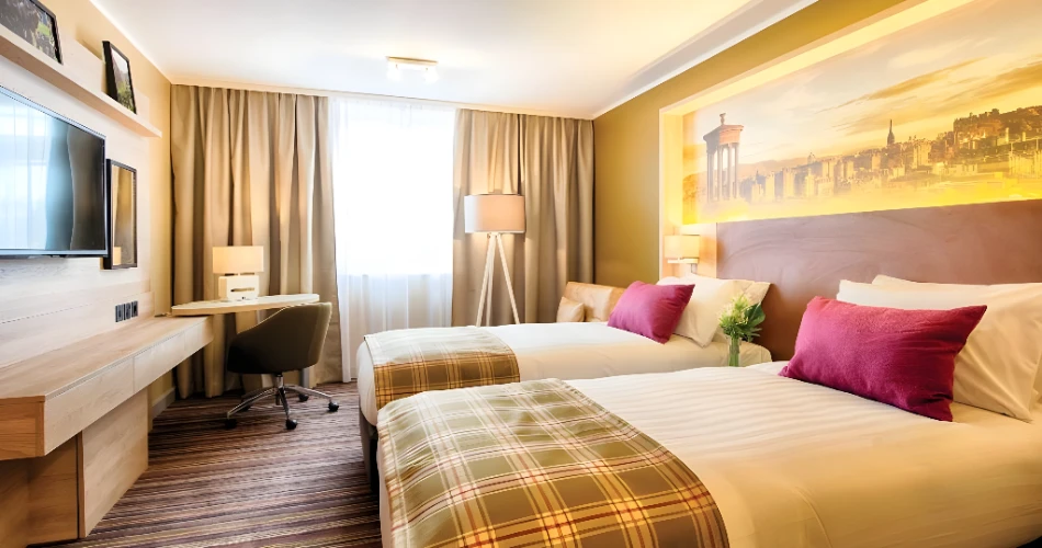 Romantic Escapes: Cozy Hotels Near Edinburgh Castle for Couples