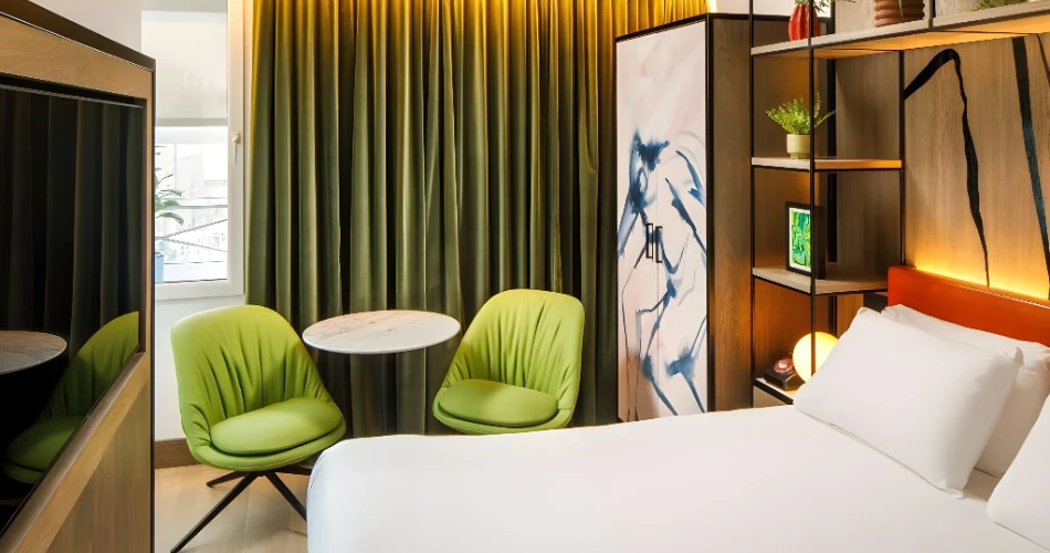 Romantic Escapes: Cozy Hotels Near Edinburgh Castle for Couples